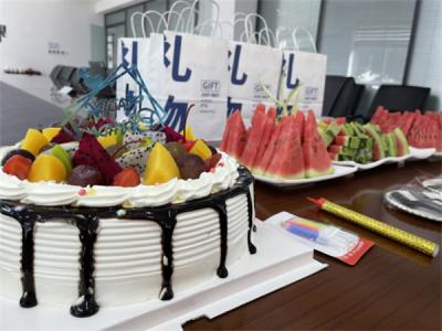 寿星同贺，共度生辰 —平博pinnacle体育机器7月份员工生日会如期举行