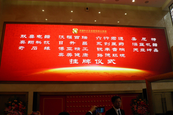 悬臂式缠绕包装机