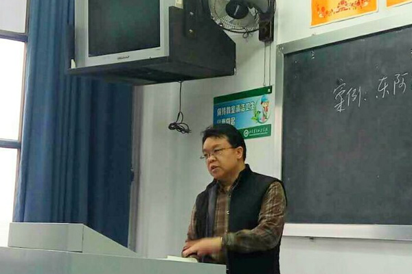 平博pinnacle体育机器公司领导为高校学生授课